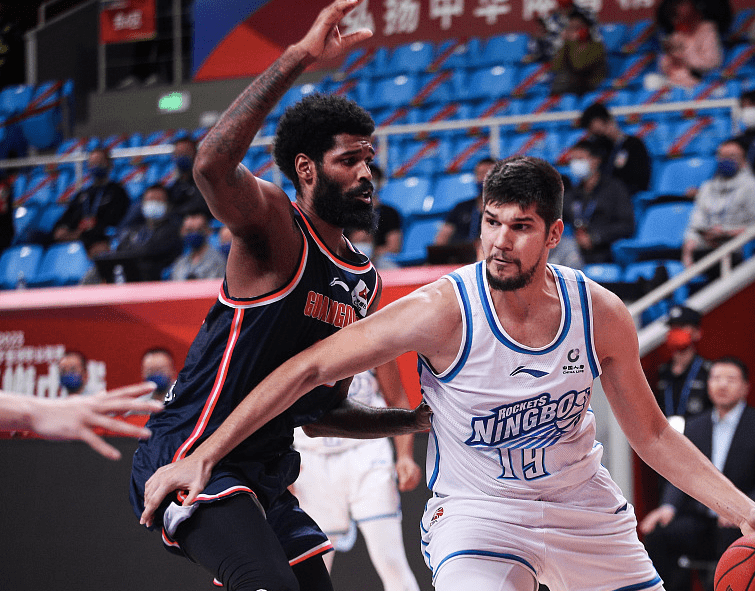 英雄联盟S15全球赛-里程碑夜萨克拉门托国王扳平良机；CBA常规赛冲刺阶段刷纪录；气氛紧张；阵容厚度经受考验的简单介绍